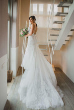 Load image into Gallery viewer, All Who Wander &#39;Leyla&#39; wedding dress size-06 PREOWNED
