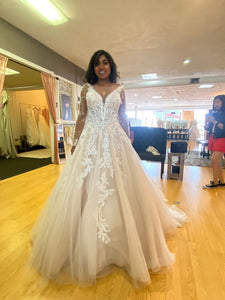 Élyséé 'Emmanuelle' wedding dress size-06 SAMPLE