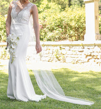Load image into Gallery viewer, Nouvelle Amsale &#39;Paloma&#39; wedding dress size-02 PREOWNED
