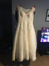 Load image into Gallery viewer, David&#39;s Bridal &#39;9wg3850&#39; wedding dress size-14 PREOWNED
