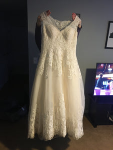 David's Bridal '9wg3850' wedding dress size-14 PREOWNED