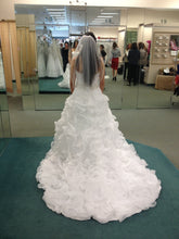 Load image into Gallery viewer, David&#39;s Bridal &#39;SWG492&#39; wedding dress size-04 PREOWNED
