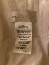 Load image into Gallery viewer, Galina Signature &#39;Ven Style&#39; wedding dress size-04 NEW
