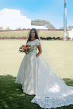 Load image into Gallery viewer, Pronovias &#39;Caracal&#39; wedding dress size-12 PREOWNED

