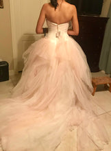 Load image into Gallery viewer, Vera Wang White &#39;Ombre Tulle&#39; size 4 new wedding dress back view on bride
