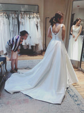 Load image into Gallery viewer, BHLDN &#39;Bishop&#39; size 8 new wedding dress back view on bride
