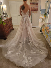 Load image into Gallery viewer, Allure Bridals &#39;A1215&#39; wedding dress size-06 NEW
