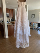 Load image into Gallery viewer, Casablanca &#39;2010&#39; size 6 used wedding dress back view on hanger
