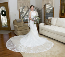 Load image into Gallery viewer, Essense of Australia &#39;D2174&#39; wedding dress size-02 PREOWNED
