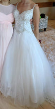 Load image into Gallery viewer, Stella York &#39;6558&#39; size 8 used wedding dress front view on bride

