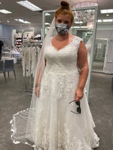Load image into Gallery viewer, Davids Bridal &#39;9WG3850IVYCHAM&#39; wedding dress size-20W NEW
