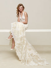 Load image into Gallery viewer, Pronovias &#39;Drilos&#39; size 12 new wedding dress front view on model
