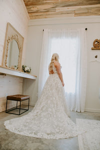 Hayley Paige 'Fleur De Lis' wedding dress size-10 PREOWNED