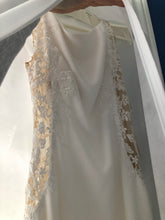 Load image into Gallery viewer, Pronovias &#39;Valera &#39; wedding dress size-06 NEW
