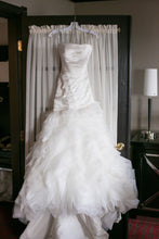 Load image into Gallery viewer, Val Stefani &#39;D8054&#39; wedding dress size-02 PREOWNED
