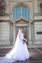 Load image into Gallery viewer, Alfred Angelo &#39;Cinderella 205&#39; wedding dress size-08 PREOWNED
