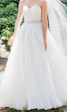 Load image into Gallery viewer, Mori Lee &#39;4808&#39; wedding dress size-02 PREOWNED
