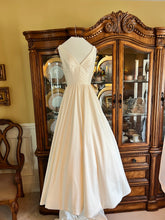 Load image into Gallery viewer, Justin Alexander &#39;11112&#39; wedding dress size-04 NEW
