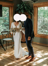 Load image into Gallery viewer, Anais Anette &#39;RaeRae L/S (Mermaid 70)&#39; wedding dress size-02 PREOWNED
