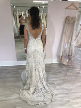 Load image into Gallery viewer, Sottero and Midgley &#39;Sheath&#39; wedding dress size-06 PREOWNED
