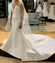 Load image into Gallery viewer, Rivini &#39;0138903&#39; wedding dress size-06 PREOWNED
