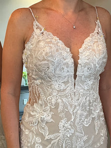 Essense of Australia 'D2770' wedding dress size-08 NEW