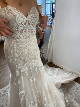 Load image into Gallery viewer, Essense of Australia &#39;F20ES2642D&#39; wedding dress size-12 NEW
