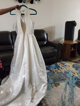 Load image into Gallery viewer, Ella &#39;Grace&#39; wedding dress size-04 SAMPLE
