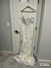 Load image into Gallery viewer, Pronovias &#39;Ermin&#39; wedding dress size-04 NEW
