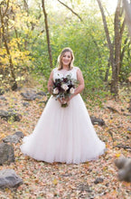 Load image into Gallery viewer, Justin Alexander &#39;Juliette&#39; wedding dress size-10 PREOWNED
