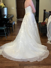 Load image into Gallery viewer, Casablanca &#39;2069&#39; wedding dress size-12 NEW
