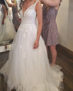 Oleg Cassini 'CWG888' wedding dress size-04 PREOWNED