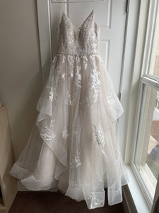 Finding this out 'Finding this out' wedding dress size-04 PREOWNED