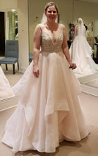 Load image into Gallery viewer, Hayley Paige &#39;Phoenix 1912&#39; wedding dress size-08 SAMPLE
