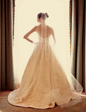 Load image into Gallery viewer, Amsale &#39;Dahlia&#39; wedding dress size-02 PREOWNED
