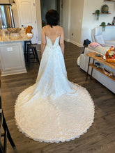Load image into Gallery viewer, Morilee &#39;Madeline Gardner&#39; wedding dress size-04 PREOWNED
