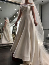 Load image into Gallery viewer, Allure Bridals &#39;9656&#39; wedding dress size-06 NEW
