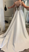 Load image into Gallery viewer, Rose+Williams by Tara LaTour  &#39;Spruce &#39; wedding dress size-10 NEW
