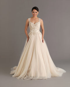 Veluz Reyes 'Sophia' size 4 sample wedding dress front view on model