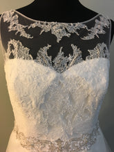 Load image into Gallery viewer, La Sposa &#39;Mecenas&#39; size 10 used wedding dress front view close up on mannequin
