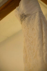 Enzoani 'Eva' size 6 used wedding dress side view on hanger