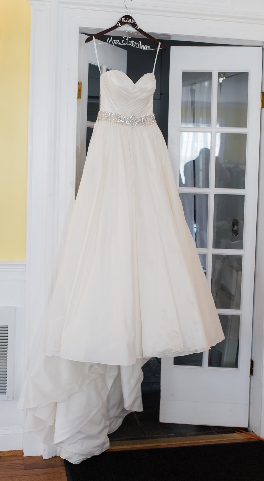 Allure '9065' size 4 used wedding dress front view on hanger