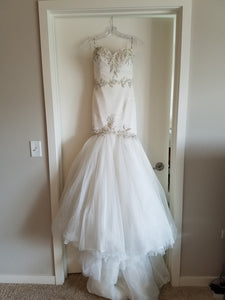 Enzoani 'Gretchen' size 4 new wedding dress front view on hanger