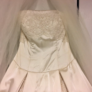 Judd Waddell 'Strapless' size 8 used wedding dress front view flat