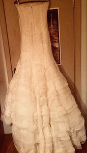 Vera Wang 'Leda' size 2 used wedding dress back view on hanger