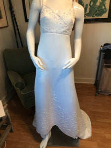 Rena Koh '0226' size 6 used wedding dress front view on mannequin