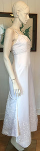 Rena Koh '0226' size 6 used wedding dress side view on mannequin