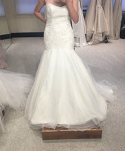 Load image into Gallery viewer, Jim Hjelm &#39;Blush by Hayley Paige&#39; size 8 new wedding dress front view on bride
