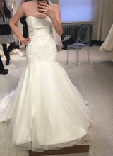 Load image into Gallery viewer, Jim Hjelm &#39;Blush by Hayley Paige&#39; size 8 new wedding dress side view on bride

