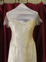 Load image into Gallery viewer, Michelle Roth &#39;Juliet&#39; size 4 used wedding dress front view on hanger
